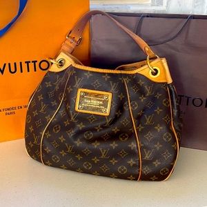 LOUIS VUITTON
Monogram Galliera PM